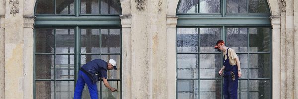 1200px-Dresden_-_Window_cleaners_-_1749